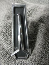 DUSTER EMBLEM GRILL - NOS PERFECTION!! - PLYMOUTH Scamp 70 71 72 1970 19... - £99.91 GBP
