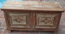 Beautiful Solid Wood Storage Chest – GORGEOUS CARVED DETAILS – ANTIQUED ... - $6,030.56 MXN