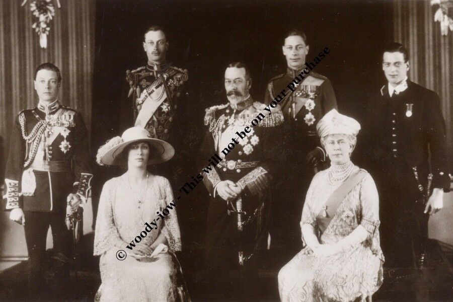 mm736 - King George V &amp; Queen Mary &amp; adult children group  - print 6x4&quot; - $2.54