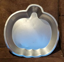 1996 Wilton Pumpkin Pie Pan Halloween Thanksgiving Pie Cake Cookie Pan - £10.09 GBP