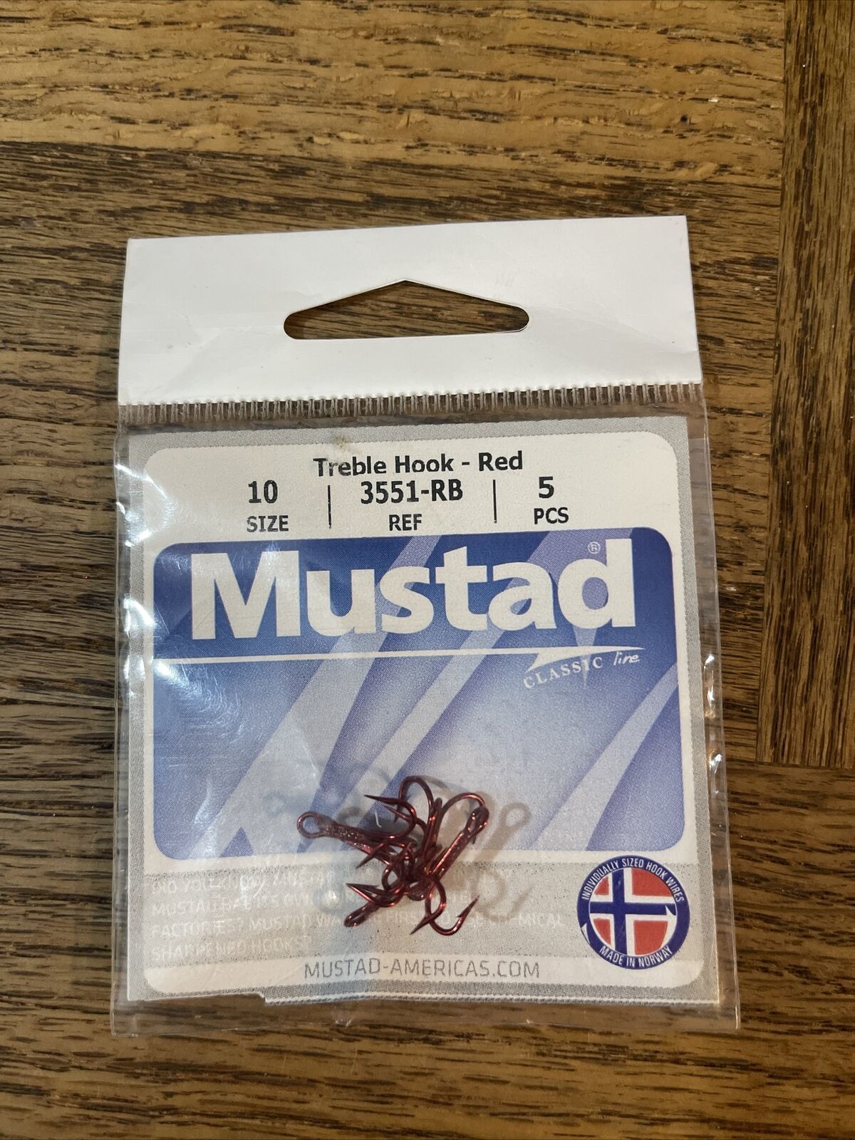 Primary image for Mustad treble hook size 10 red