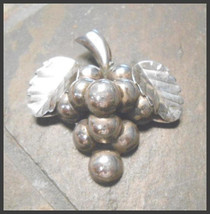 1940s Grape Cluster Pin Sterling Silver Made in Mexico - $466.46 MXN
