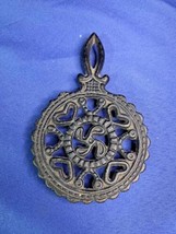 Vintage Tulip Black Cast Iron Trivet Round w Hearts USA MT 7 Wall Decor - $243.99 MXN