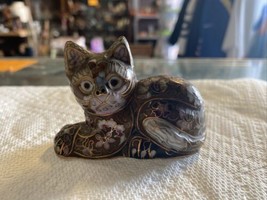 Vtg. Chinese Cloisonne Cat Figurine 3” × 2&quot; Tall Brownish W/MULTI Flowers - £18.62 GBP