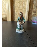 Napco Figurine Old Woman with fruit Basket Hand Painted Made in Japan C8357 - €11,92 EUR