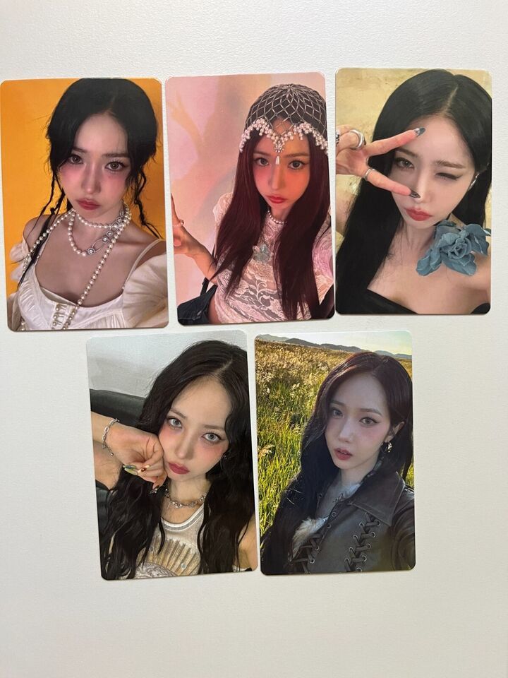 VIVIZ SINB Official Genuine Photocard VOYAGE 5th Mini Album - 6 TYPE - $1.99+
