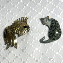 Lot 2  Vtg Figural Brooches A two tone fish and a Plastic Cat - £8.86 GBP