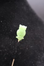 Vtg Stick Pin Owl Jade Green Color Gold Tone - $280.63 MXN