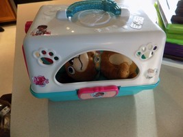 Disney Doc McStuffins Pet Vet On The Go Pet Carrier Dog Findo EUC - £23.79 GBP