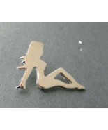 MUDFLAP GIRL LAPEL PIN 1.25 INCHES SILVER RIGHT FACING COLORED  - £4.42 GBP