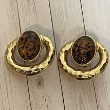 Vintage 1990&#39;s Large Hammered Gold Tone Tortoiseshell Cabochon Clip Earr... - $13.03