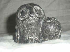 A WOLF ORIGINALS SOAPSTONE OWL FIGURINE WITH OWLETE HEAVILY CARVED BLACK - £18.54 GBP