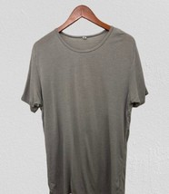 UNIQLO HEATTECH Tee Gray Crewneck T-Shirt Short Sleeve Size Med - $14.84