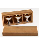 Lot of 3 Sterling Silver Japanese Sake Cups with Wooden Presentation Case - €265,67 EUR