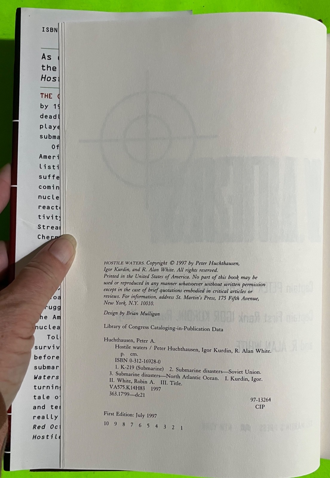 Vtg Hostile Waters by Peter A. Huchthausen/Igor Kurdin/R. Alan White (HCDJ 1997) Item image 3