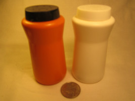 Vintage Plastic Salt Pepper Shaker Durkee Orange White [Z230d] - £5.04 GBP