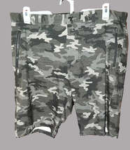 Men&#39;s Burnside Camo Gray Carpenter Shorts - preowned - $7.95