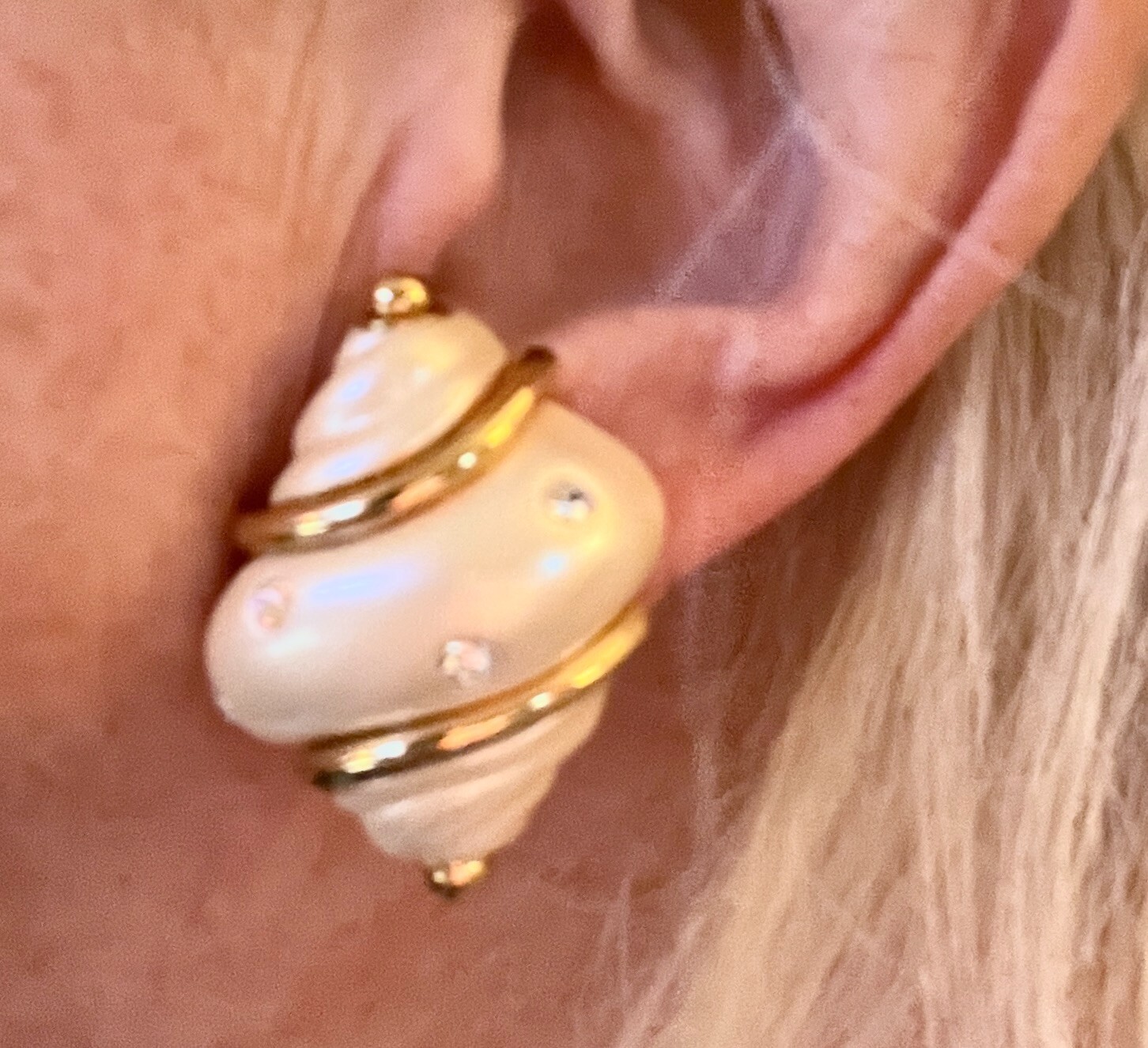 Kenneth Jay Lane KJL Earrings White Seashell Resin Gold Plated Clip on 80s VTG Item image 4