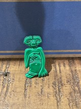 Vintage ET Extra Terrestrial Green Enamel Alien Lapel Pin-Denim Jacket Pin - €6,83 EUR
