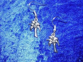 Island Tropical Coconut Palm Tree Silver Alloy Charms Earrings - £3.94 GBP