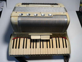 Scandalli Accordion 41 Keys, 120 Bass, With 2 Treble Switches Student Size, Case - £555.44 GBP