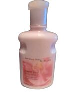 Bath &amp; Body Works Pleasures Sweet Pea Body Lotion 8 oz. - $339.06 MXN
