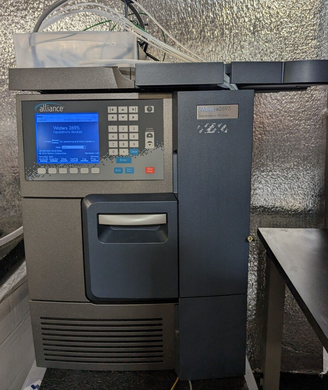 2017 Waters E2695 Alliance HPLC System with bottle tray and column heater - $12,471.00