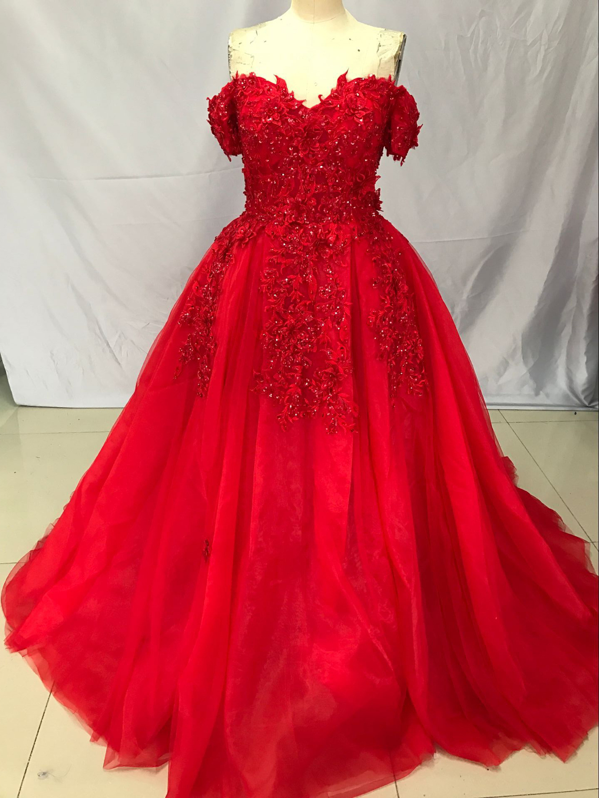 Free shipping Wedding gown Fashion Sweetheart short sleeve chapel train dress So