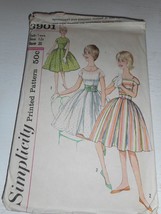Vintage 1960s Simplicity Size 12s  bust 31 3901 dress cut pattern - $208.13 MXN