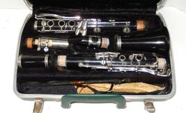 Vintage Selmer Bundy Resonite Clarinet with original Green Hard case - $148.45