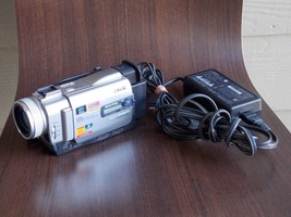 SONY DCR-TRV20 Digital Video Camera Recorder Handycam miniDV NEEDS BATTERY - £127.17 GBP