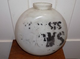 Vintage Tourist Rooms Milk Glass Globe - $2,322.91 MXN