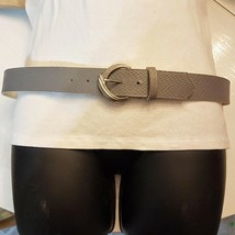 Fashion Belt size 12 Gray Textured 29&quot; - 32&quot; waist 1 1/4&quot; wide Silvertone Buckle - £9.47 GBP