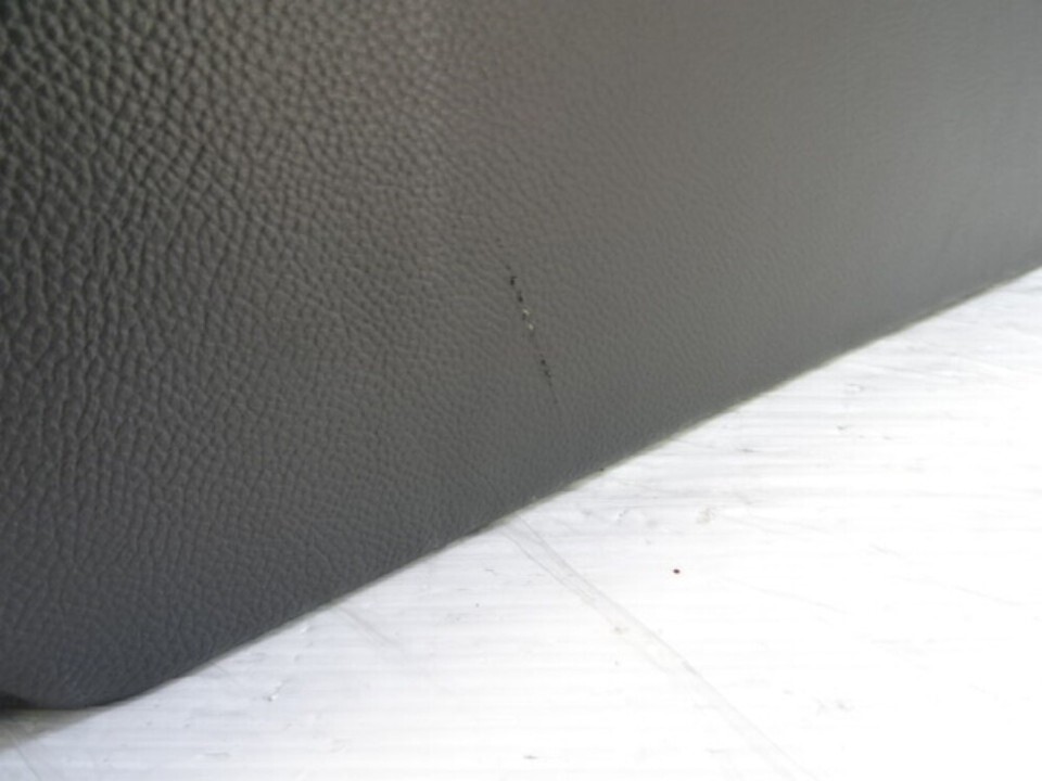 04 Mercedes R230 SL500 center console armrest storage 2306800050 black/gray Item image 4