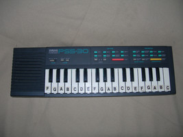 VTG Yamaha Portasound PSS-30 Mini Square Wave Synthesis Digital Keyboard  - £19.77 GBP