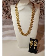 Vintage Signed Avon Gold-Tone Necklace &amp; Earring Set – Elegant Leaf Motif - £21.08 GBP