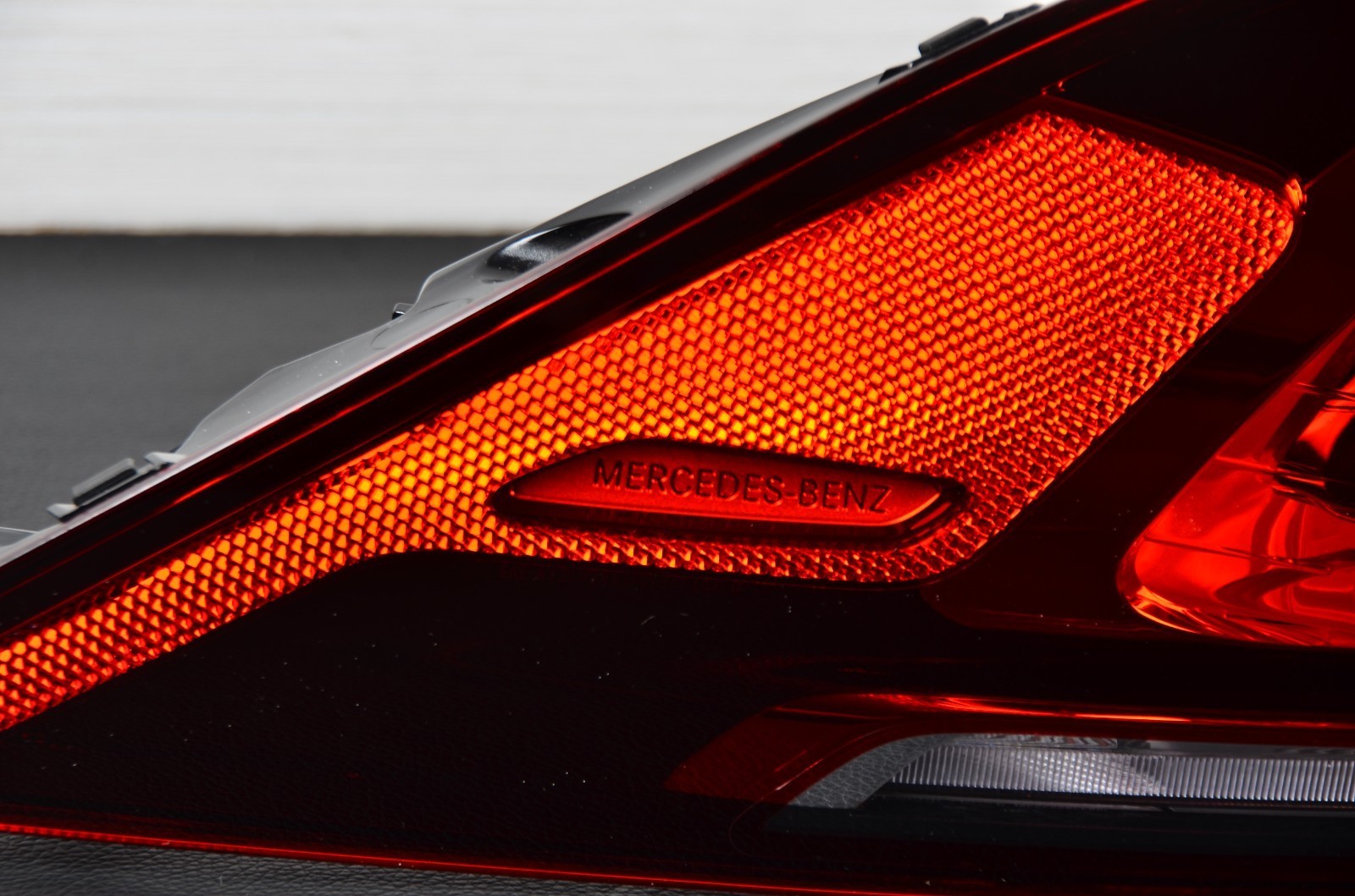 2020-2023 Mercedes-Benz GLE-Class Outer LED Tail Light Left Driver Side OEM Item image 4