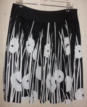 Excellent Womens Worthington Black W/ White Floral Lined Full Skirt Size 10 - $25.20