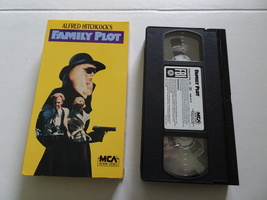 Family Plot Alfred Hitchcock VHS Tape with Bruce Dern and Barbara Harris - £5.49 GBP