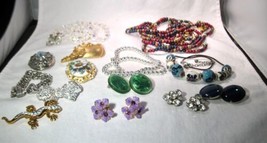 Vintage Costume Jewelry All Wearable - Lot of 14 - K1618 - £35.50 GBP