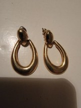 Vintage Womens Earrings VTG Gold Tone Pierced Stud Oval - £11.55 GBP