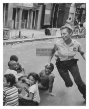 New York Police Officer Playing Duck Duck Goose With Kids 1970s 8X10 B&amp;W Photo - £6.68 GBP