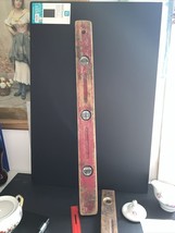 VINTAGE 28&quot; LONG WOODEN LEVEL-  3 BUBBLES WORK Red Chippy Paint - $25.00