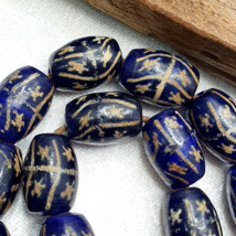 ANCIENNES PERLES en verre bleu à décor népalais style africain brin 20x13MM - $55.47