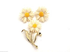 RETro Signed Sarah Coventry VTG Book Piece Light n Bright 1969 Daisy Bro... - $23.76
