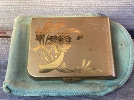 Vtg Elgin American Etched Gold Tone Flower Detail Makeup Mirror Compact &amp; Pouch - £15.44 GBP