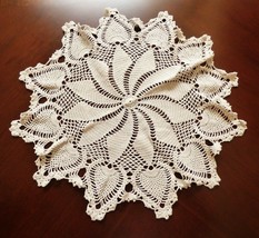 VTG Table Doily Lace Center Mat Dresser hand crochet Beige Ecru 21&quot; diam... - $29.70