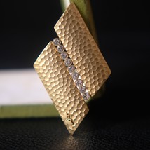 Hanae Mori Gold Tone Textured Dimond-Shape, Crystal Brooch - $1,117.91 MXN