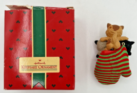 1984 Hallmark Three Kittens in a Mitten Keepsake Ornament U129 - £10.38 GBP