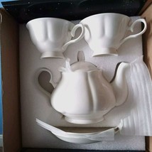 VIP Bingo Blitz Holiday Gift  Tea Coffee Set  New in Collectors Box Ivory White - £17.31 GBP